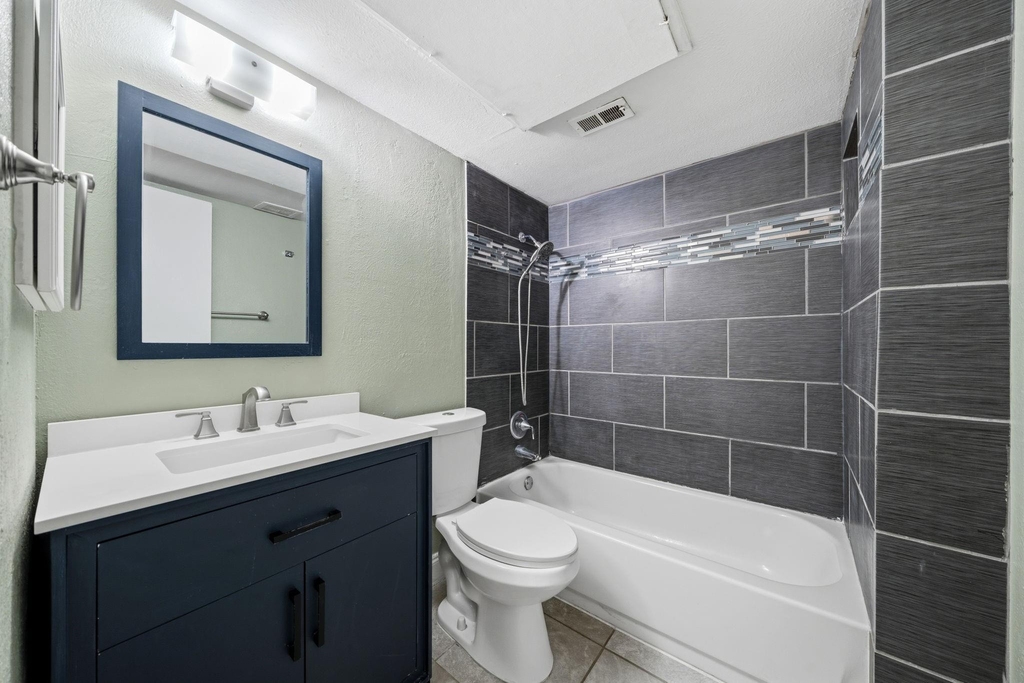 12824 Midway Road - Photo 24