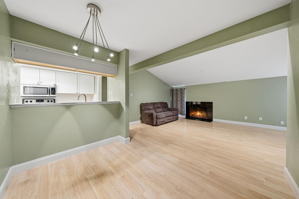 12824 Midway Road - Photo 10