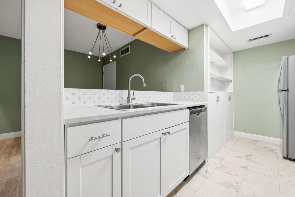 12824 Midway Road - Photo 14