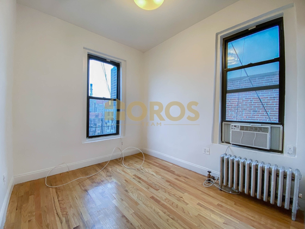 700 East 9th Street - Photo 0