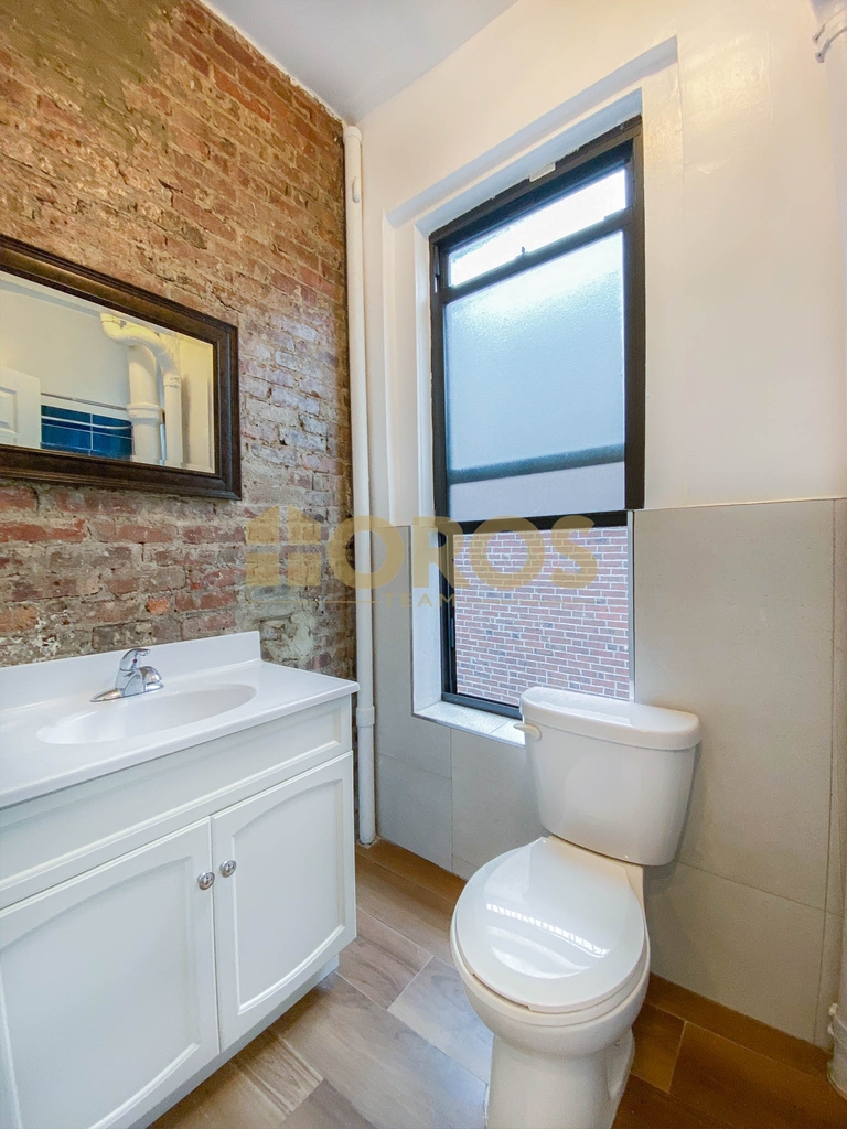 700 East 9th Street - Photo 3