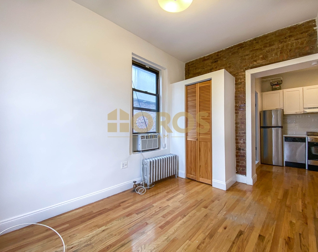 700 East 9th Street - Photo 1