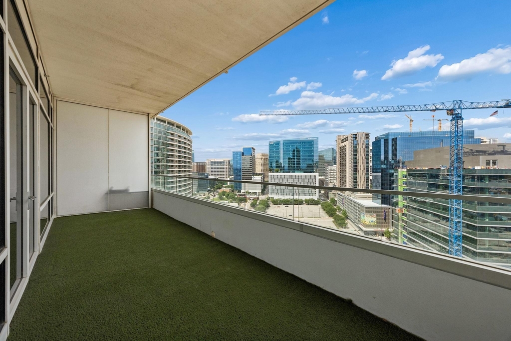2430 Victory Park Lane - Photo 22