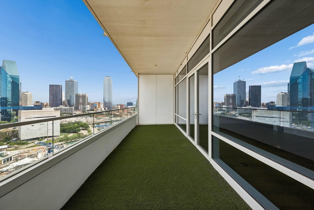2430 Victory Park Lane - Photo 23