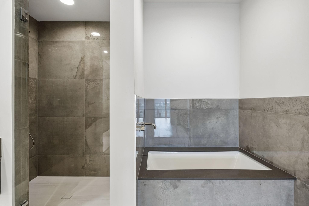 2430 Victory Park Lane - Photo 16