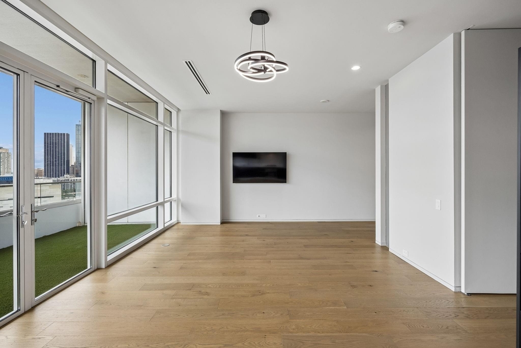 2430 Victory Park Lane - Photo 5