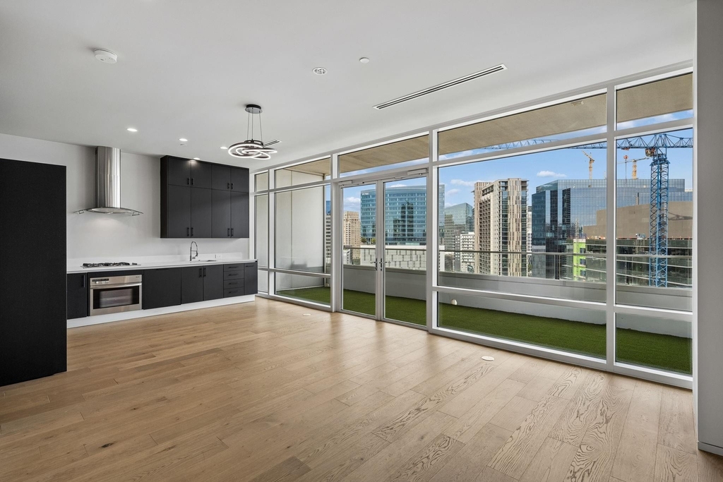 2430 Victory Park Lane - Photo 0
