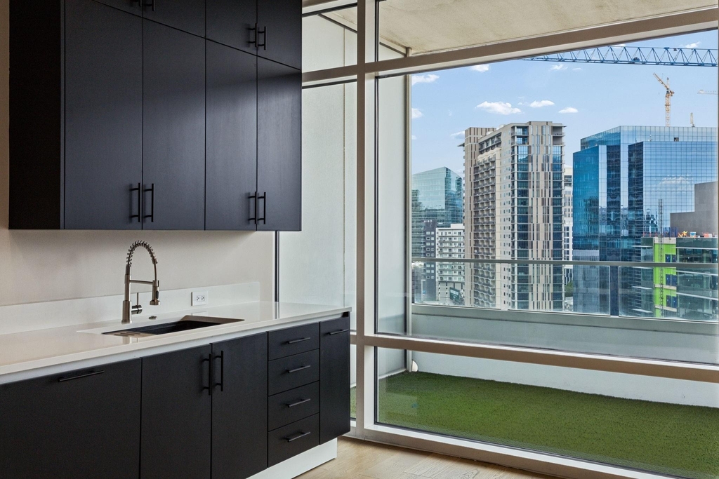 2430 Victory Park Lane - Photo 11