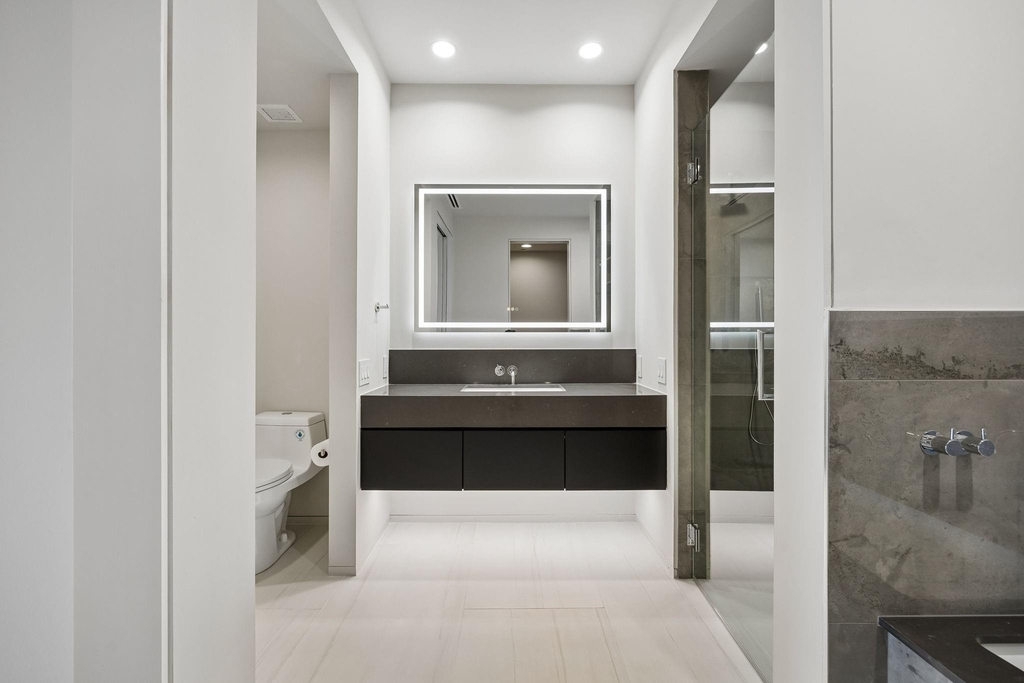 2430 Victory Park Lane - Photo 15
