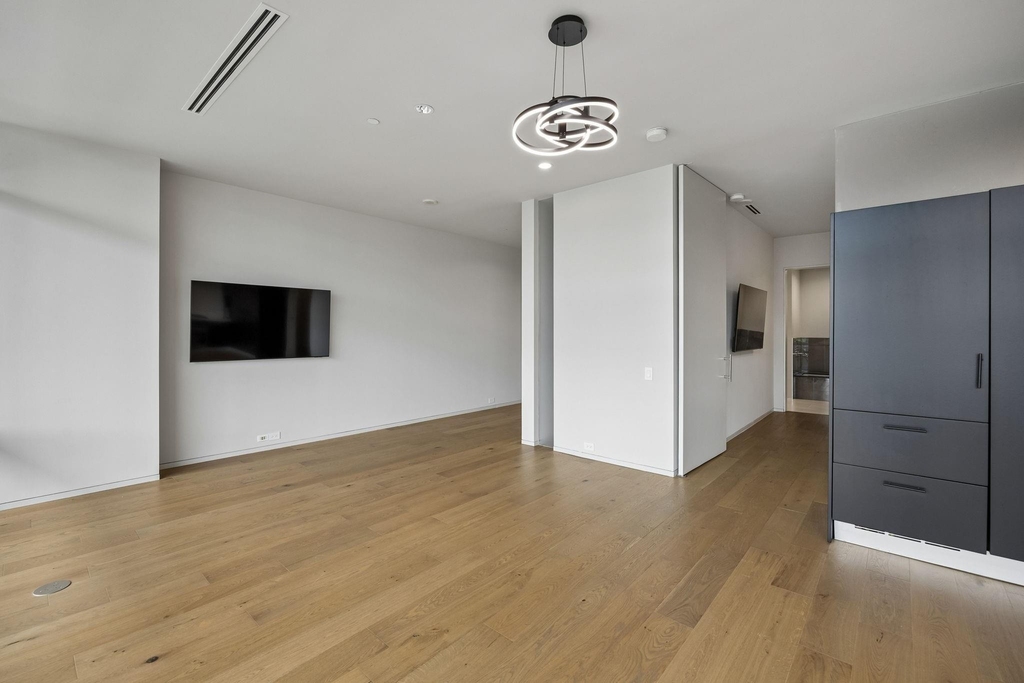 2430 Victory Park Lane - Photo 7