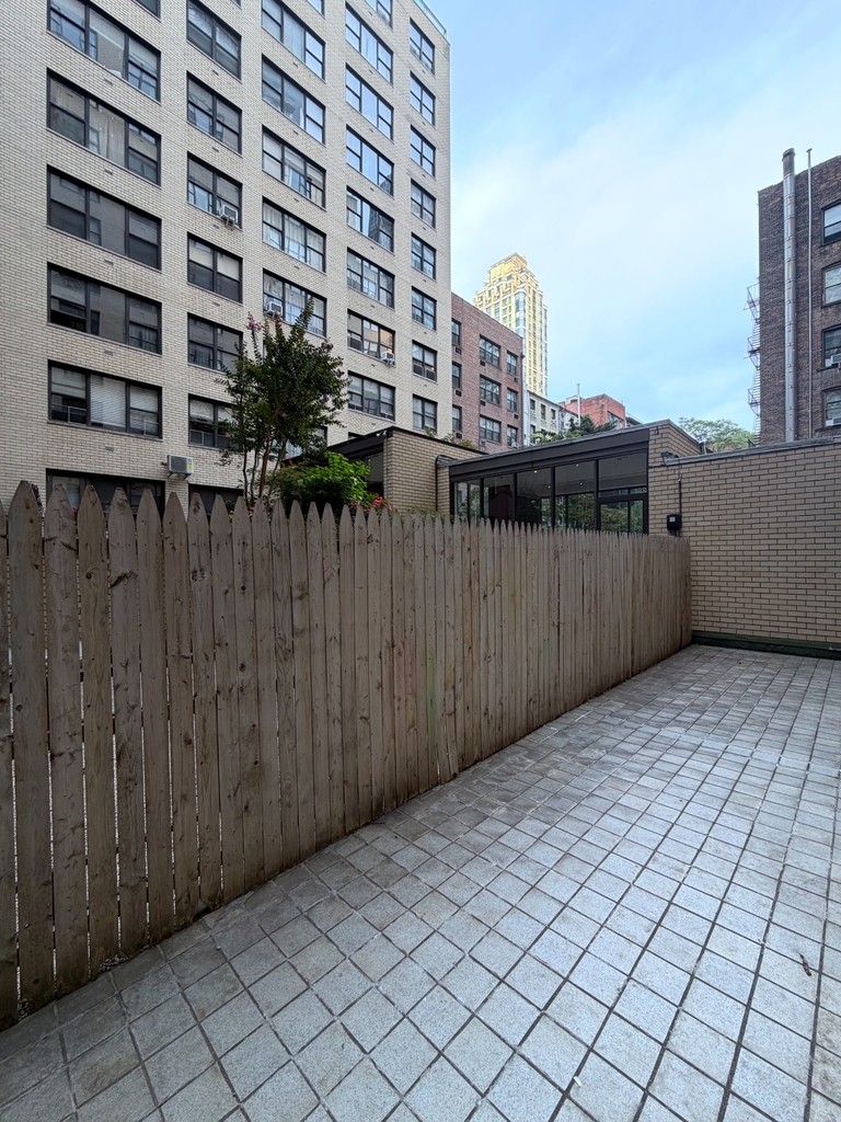 East 49th Street - Photo 0