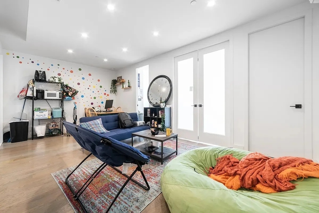 254 East 28th Street - Photo 4