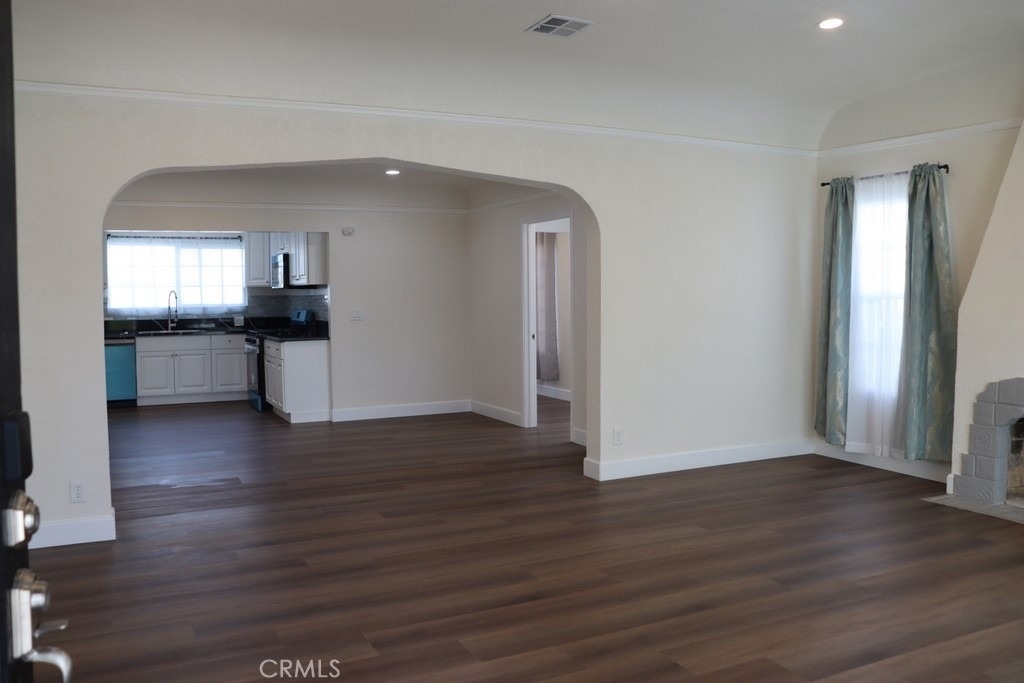 1917 W 74th - Photo 12
