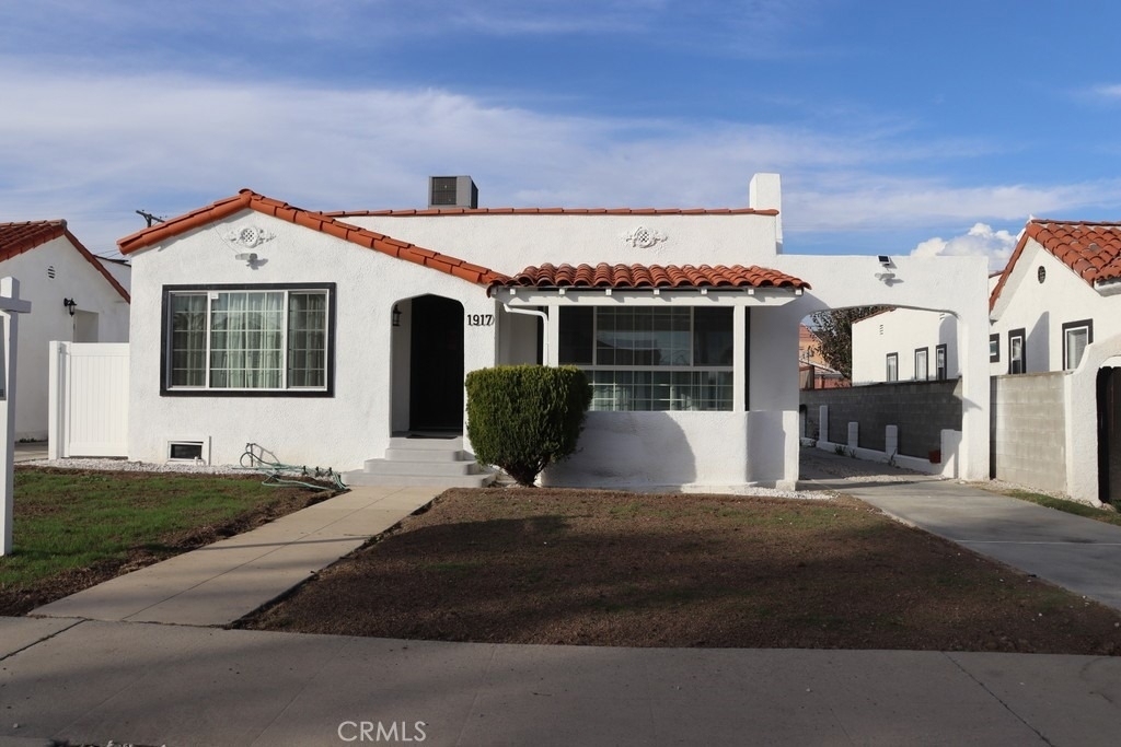 1917 W 74th - Photo 0