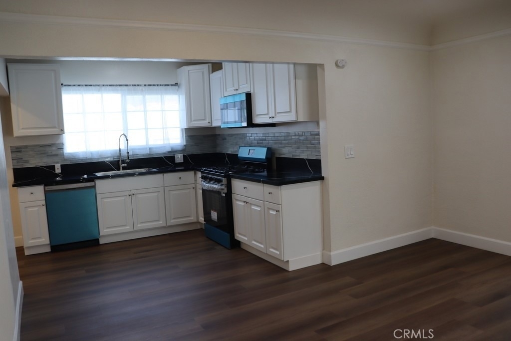 1917 W 74th - Photo 3