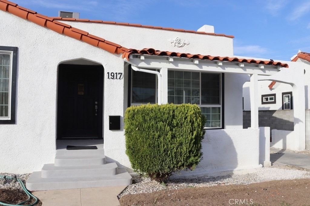 1917 W 74th - Photo 9