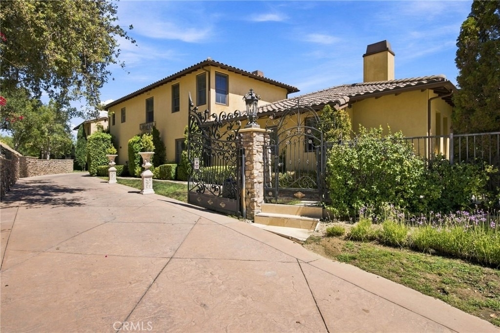 5182 Garrett Court - Photo 2