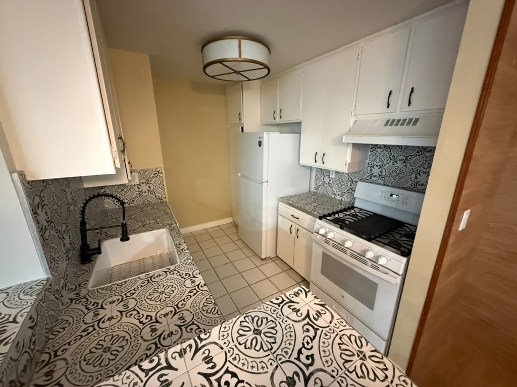 17900 Sherman - Photo 2