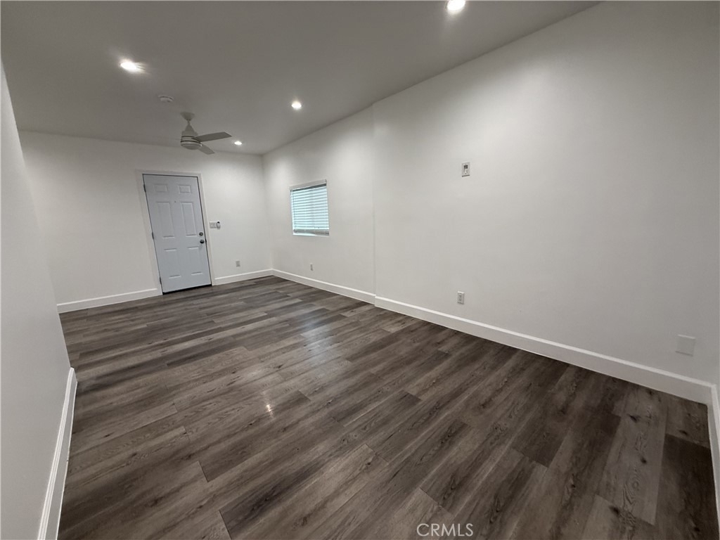 17845 Victory Blvd. - Photo 20