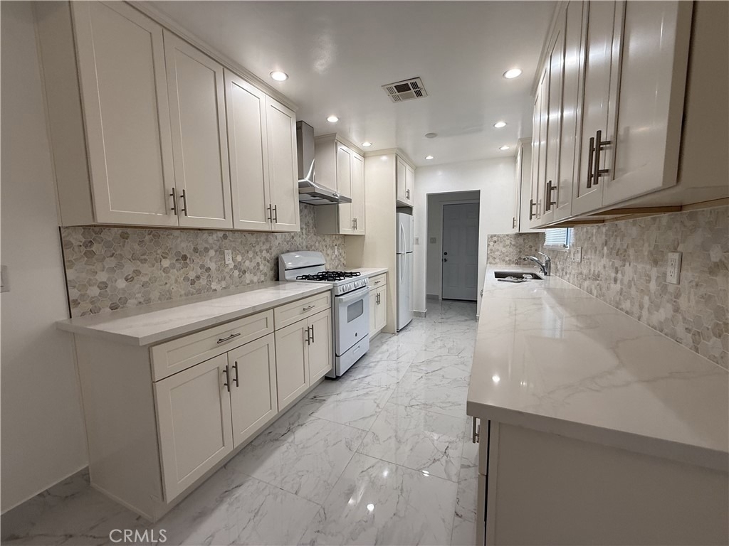17845 Victory Blvd. - Photo 34