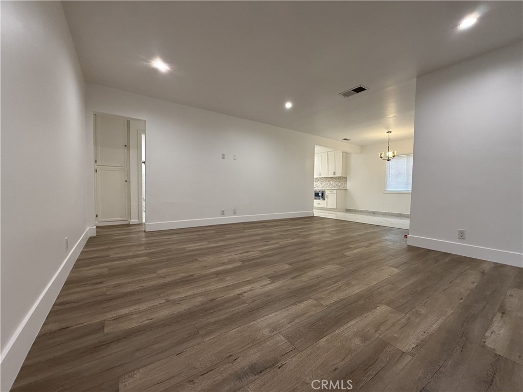 17845 Victory Blvd. - Photo 9
