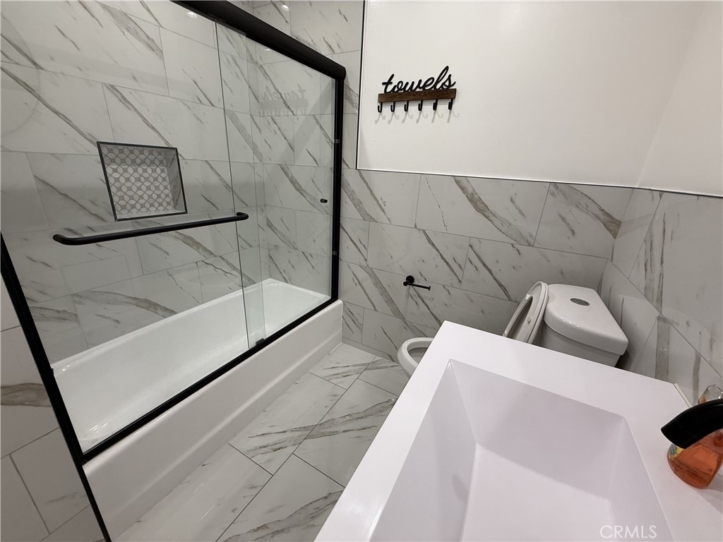 17845 Victory Blvd. - Photo 18