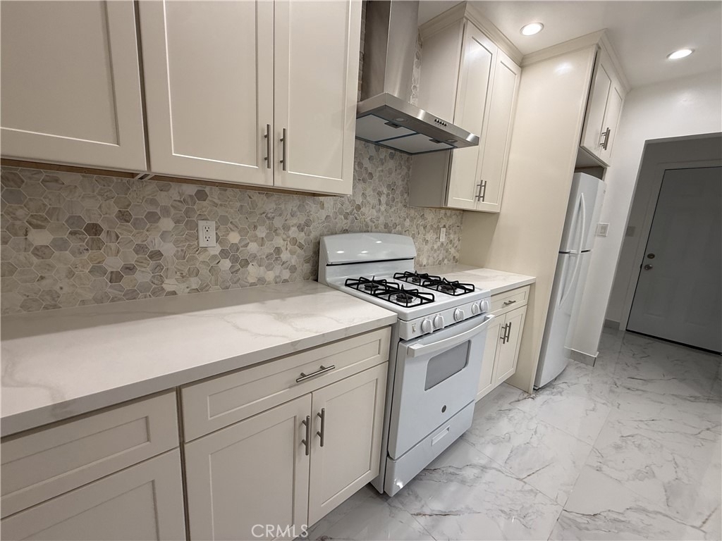 17845 Victory Blvd. - Photo 36