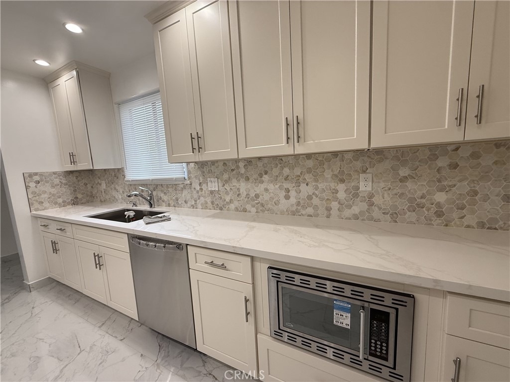 17845 Victory Blvd. - Photo 35