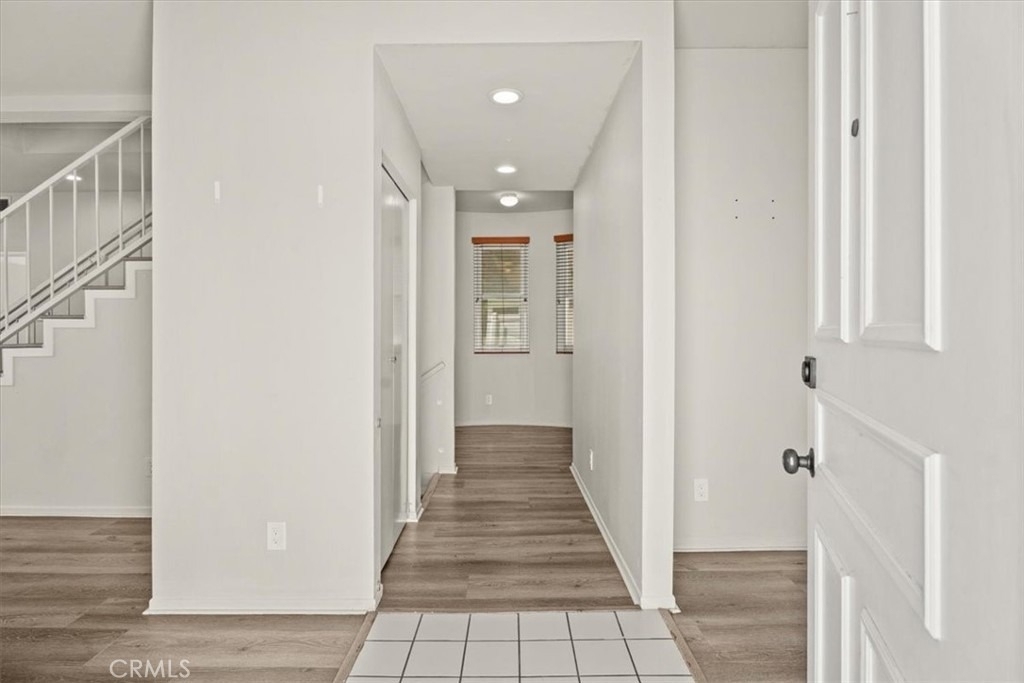 313 E Oak Avenue - Photo 2