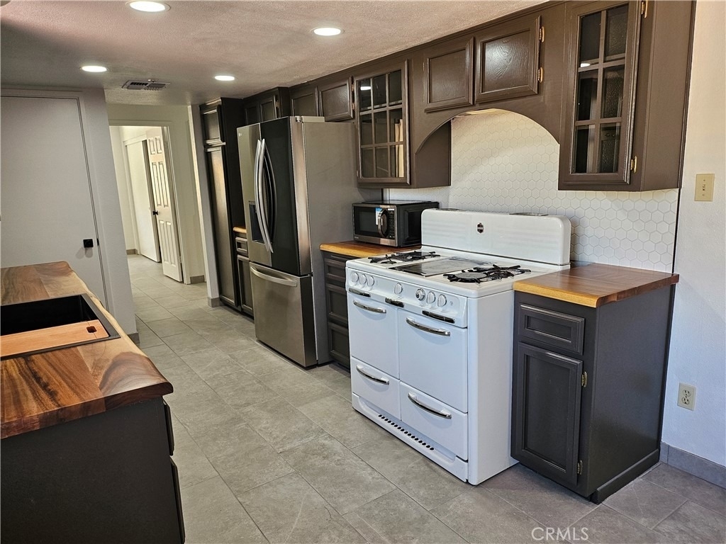9041 Puesta Del Sol - Photo 1