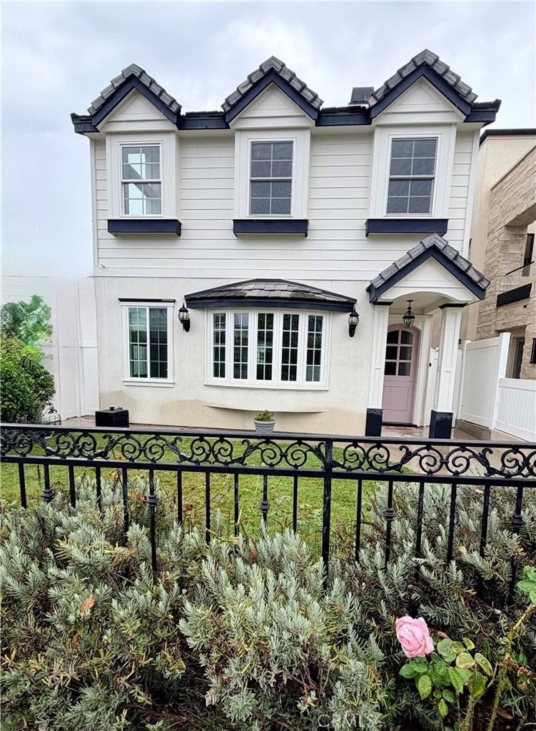 613 Poppy Avenue - Photo 0