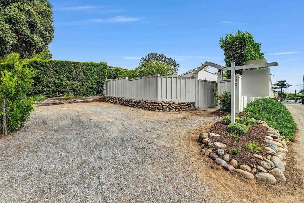 325 13th Street - Photo 1