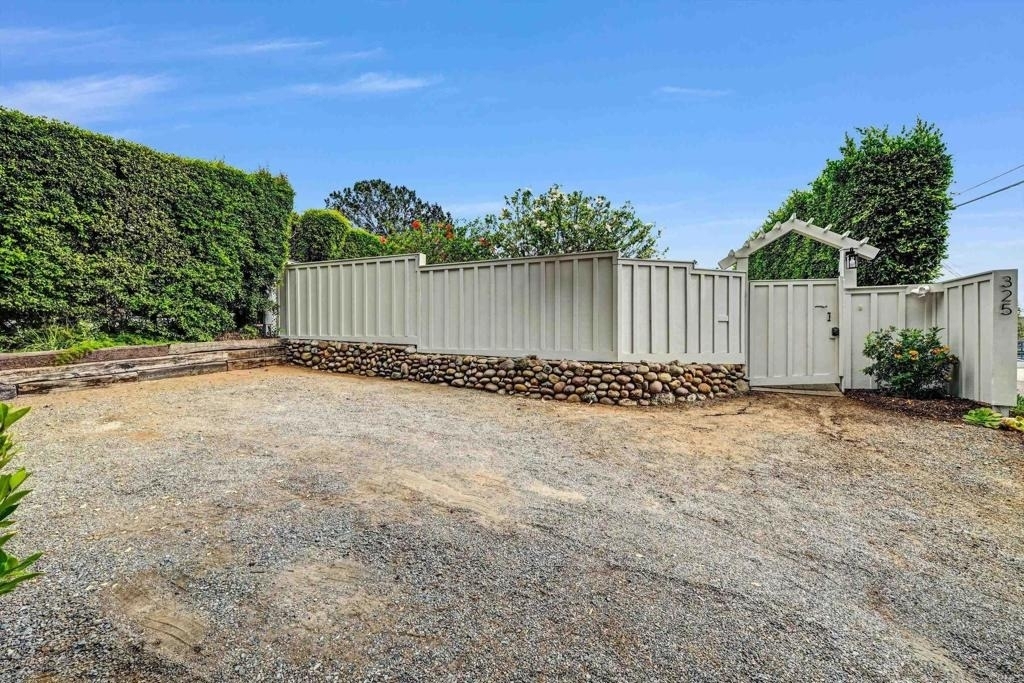 325 13th Street - Photo 3