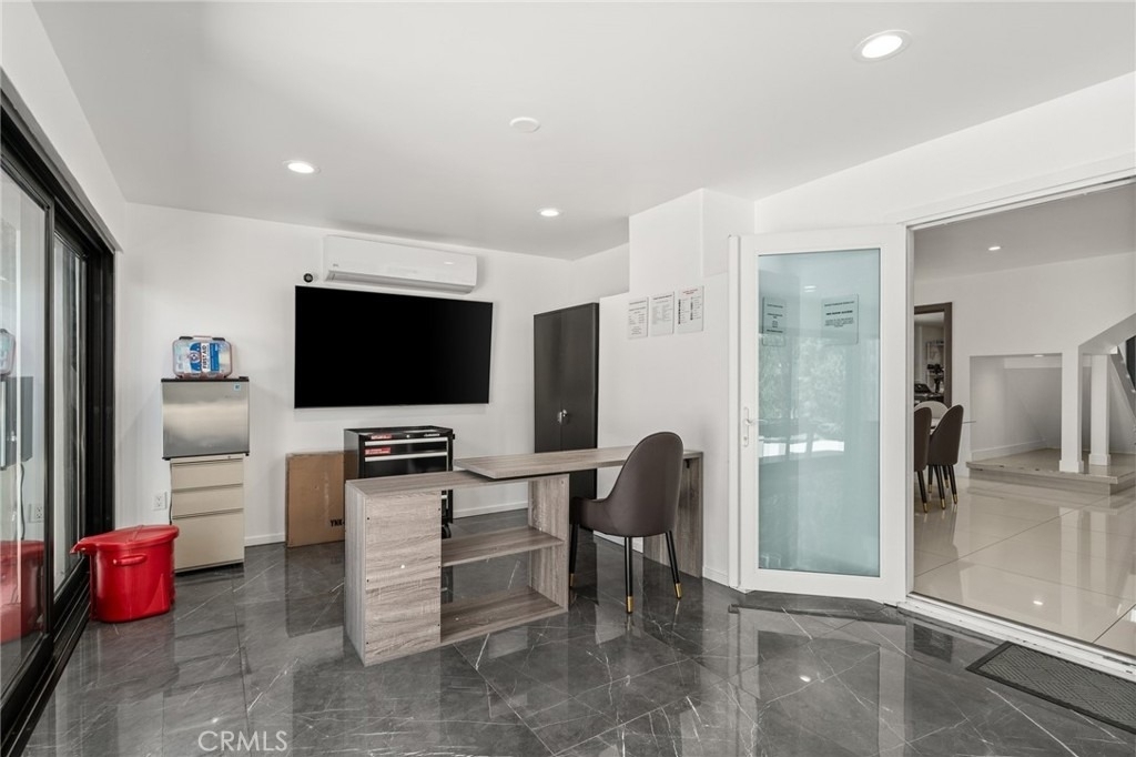 4630 Cedros Avenue - Photo 17