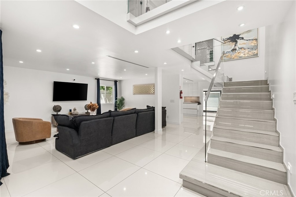 4630 Cedros Avenue - Photo 3