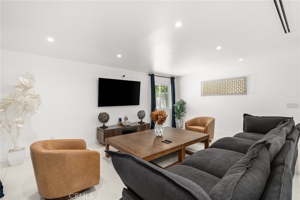 4630 Cedros Avenue - Photo 7
