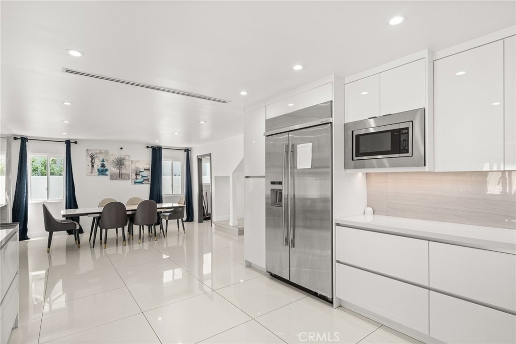 4630 Cedros Avenue - Photo 13