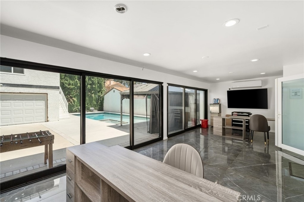 4630 Cedros Avenue - Photo 18