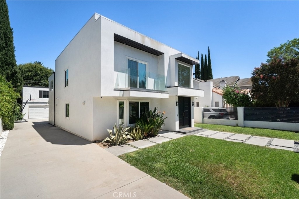 4630 Cedros Avenue - Photo 2