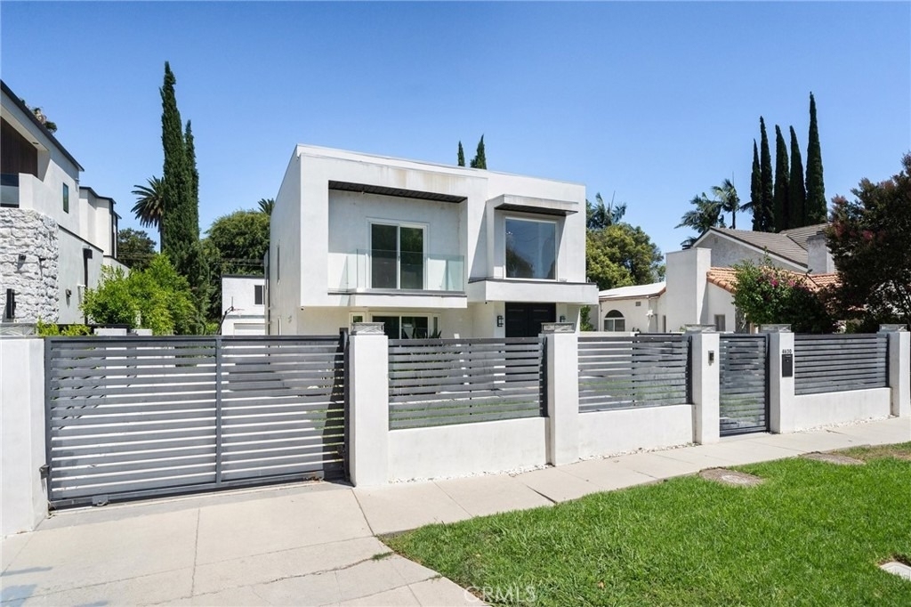 4630 Cedros Avenue - Photo 0