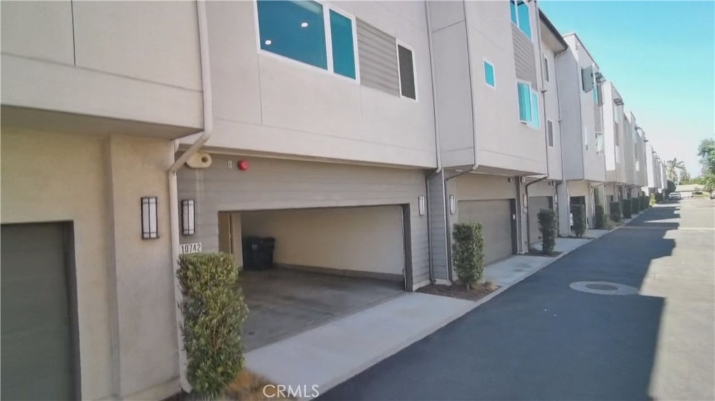 10742 Paramount - Photo 31