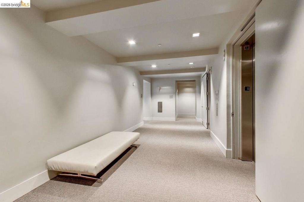 585 9th St - Photo 4