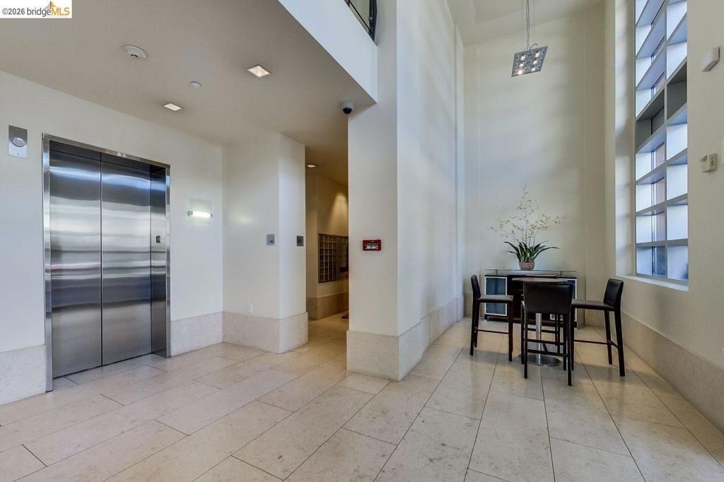 585 9th St - Photo 2