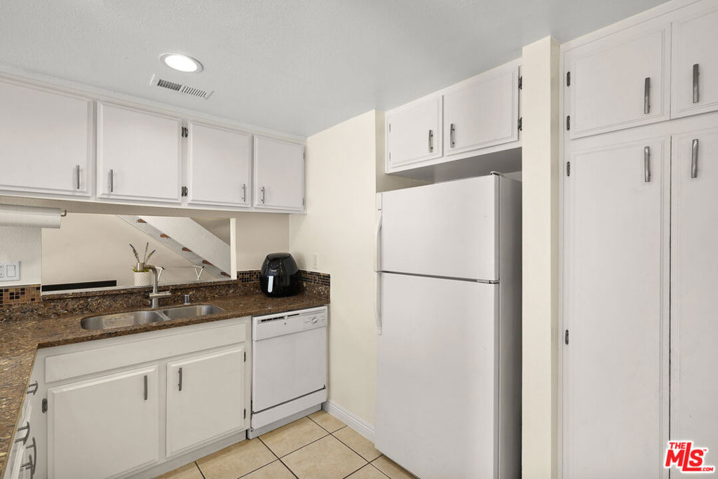 1185 Mohave Drive - Photo 10