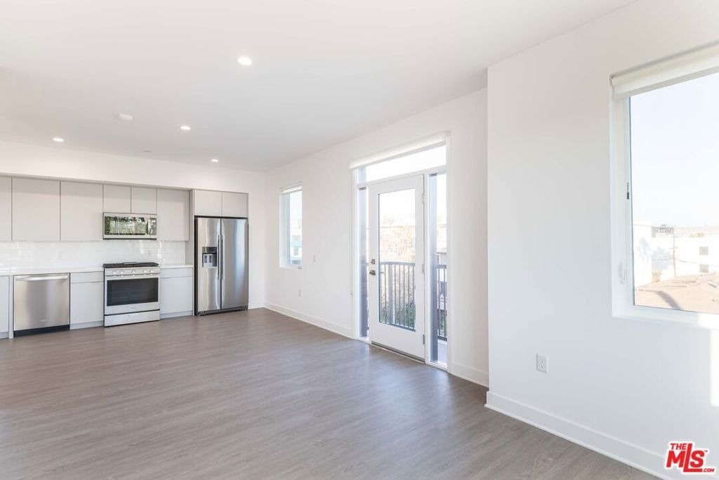 843 Wilcox Avenue - Photo 4