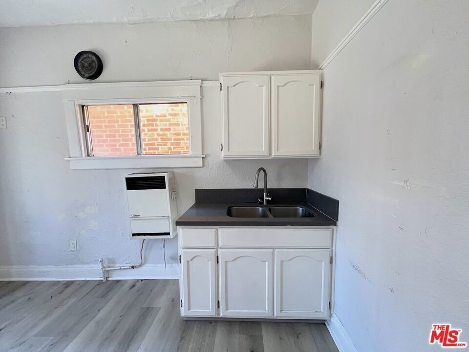 156 W 32nd Street - Photo 2