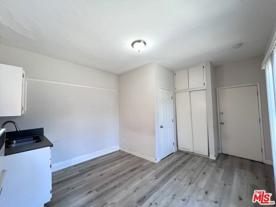 156 W 32nd Street - Photo 3