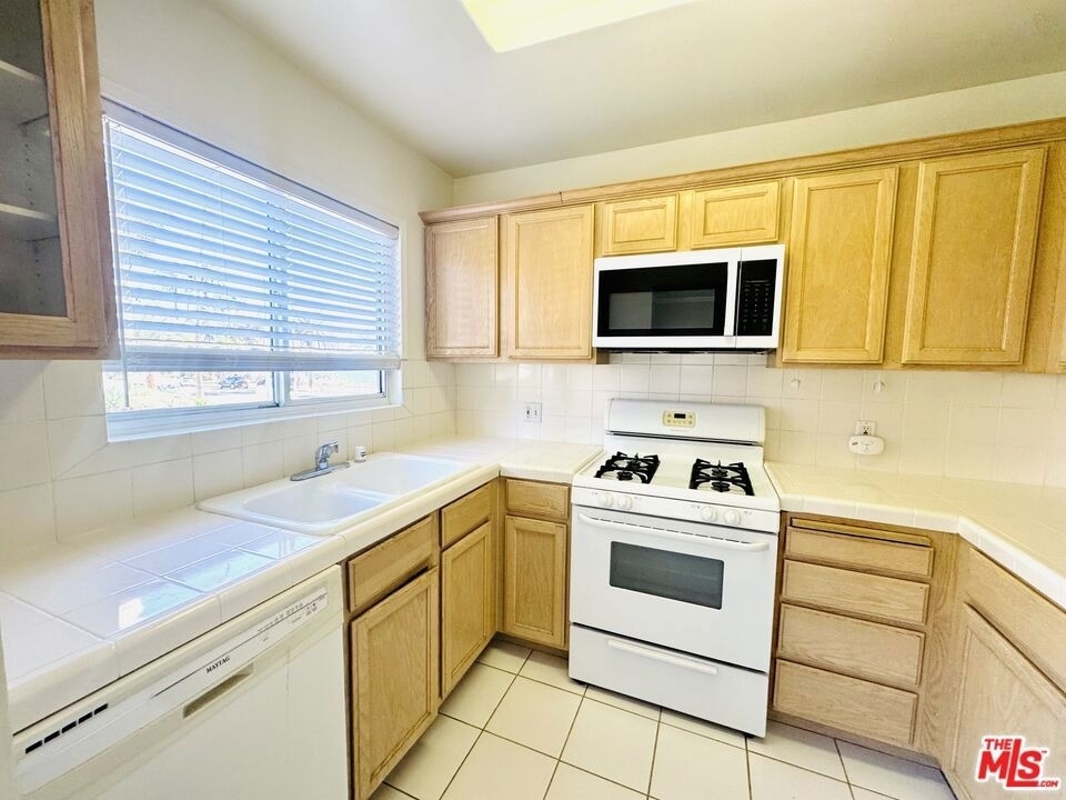757 Ocean Avenue - Photo 17