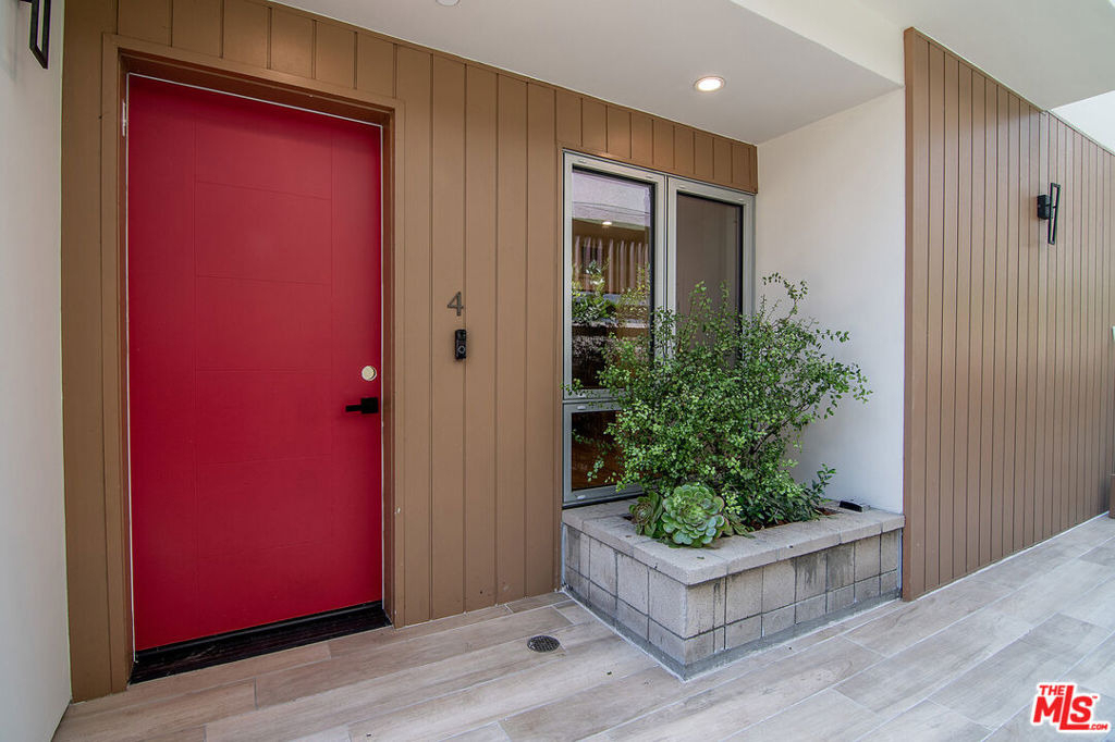 1236 N Fairfax Avenue - Photo 2