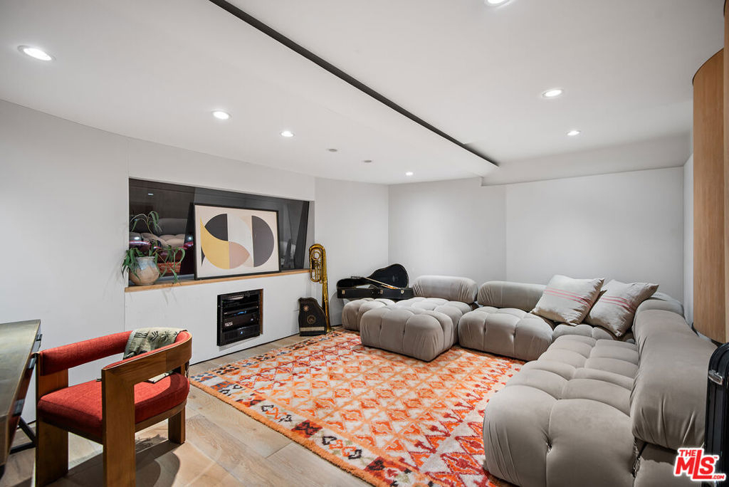 9928 Toluca Lake Avenue - Photo 32
